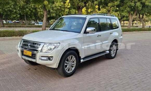 Buy Used Mitsubishi Pajero White Car in Muscat in Masqat Buy Used Mitsubishi Pajero White Car in Muscat in Masqat