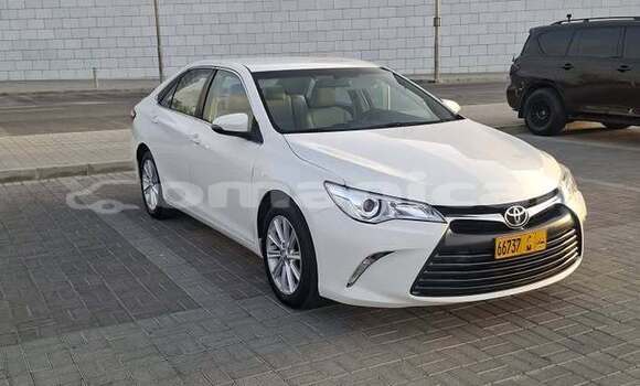 Buy Used Toyota Camry White Car in Muscat in Masqat