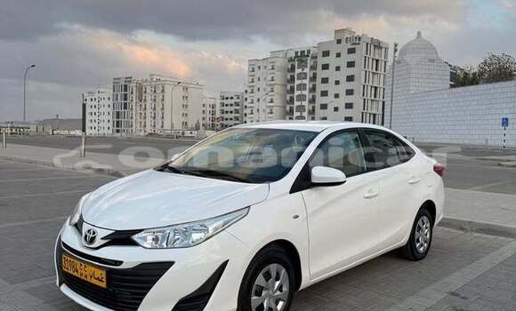 Buy Used Toyota Yaris White Car in Muscat in Masqat