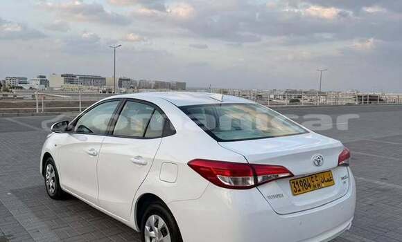 Buy Used Toyota Yaris White Car in Muscat in Masqat Buy Used Toyota Yaris White Car in Muscat in Masqat