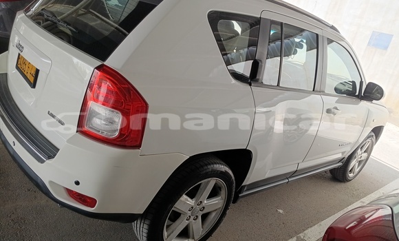Buy Used Jeep Compass White Car in Muscat in Masqat Buy Used Jeep Compass White Car in Muscat in Masqat