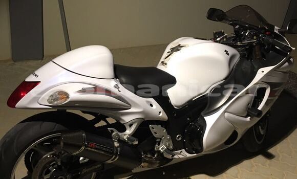 Buy Used Suzuki HAYABUSA White Bike in Muscat in Masqat