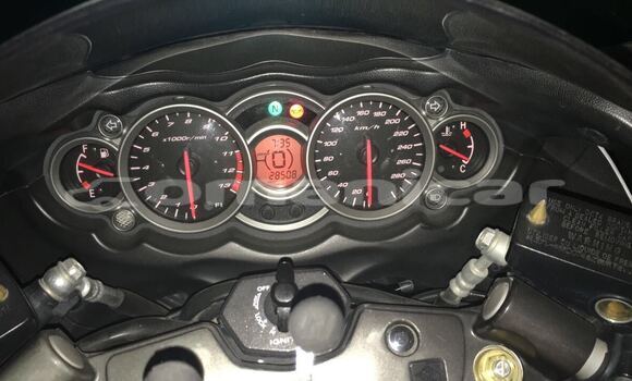 Buy Used Suzuki HAYABUSA White Bike in Muscat in Masqat Buy Used Suzuki HAYABUSA White Bike in Muscat in Masqat