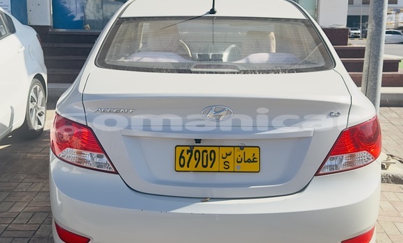 Buy Used Hyundai Accent Beige Car in as–Sib in Masqat Buy Used Hyundai Accent Beige Car in as–Sib in Masqat