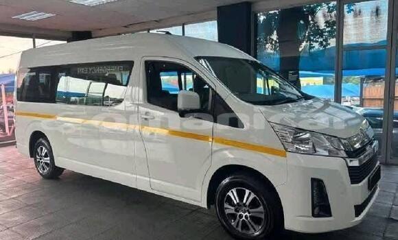 Buy Used Toyota Hiace White Car in Muscat in Masqat