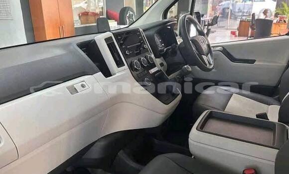 Buy Used Toyota Hiace White Car in Muscat in Masqat Buy Used Toyota Hiace White Car in Muscat in Masqat