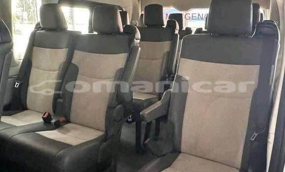 Buy Used Toyota Hiace White Car in Muscat in Masqat Buy Used Toyota Hiace White Car in Muscat in Masqat