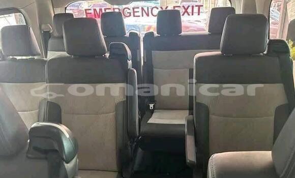 Buy Used Toyota Hiace White Car in Muscat in Masqat Buy Used Toyota Hiace White Car in Muscat in Masqat