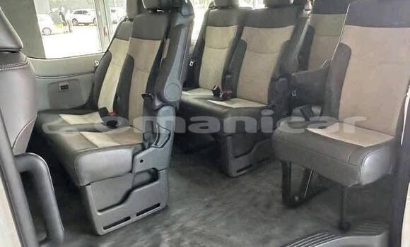Buy Used Toyota Hiace White Car in Muscat in Masqat Buy Used Toyota Hiace White Car in Muscat in Masqat