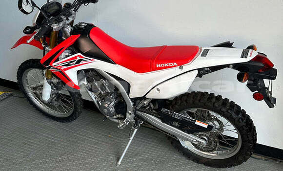 Buy Used Honda CRF Red Bike in al–Buraymi in adh-Dhahirah Buy Used Honda CRF Red Bike in al–Buraymi in adh-Dhahirah
