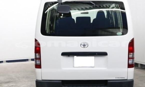 Buy Used Toyota Hiace White Car in Muscat in Masqat Buy Used Toyota Hiace White Car in Muscat in Masqat