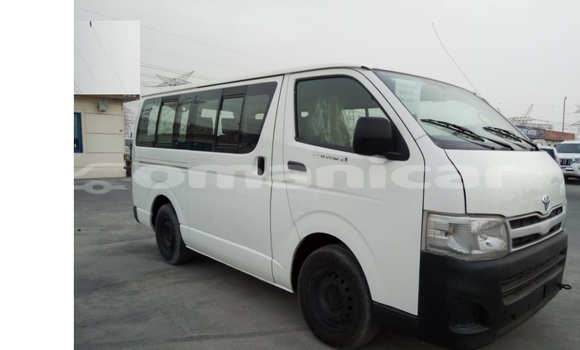 Buy Used Toyota Hiace White Car in Muscat in Masqat Buy Used Toyota Hiace White Car in Muscat in Masqat