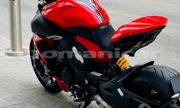 Buy Used Ducati Diavel Red Bike in Muscat in Masqat Buy Used Ducati Diavel Red Bike in Muscat in Masqat