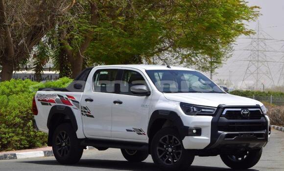 Buy Used Toyota Hilux White Car in Muscat in Masqat Buy Used Toyota Hilux White Car in Muscat in Masqat