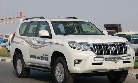 Buy Used Toyota Land Cruiser Prado White Car in Muscat in Masqat Buy Used Toyota Land Cruiser Prado White Car in Muscat in Masqat