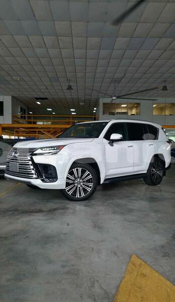 Big with watermark lexus lx masqat muscat 7767
