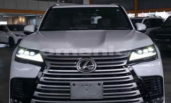 Buy Used Lexus LX White Car in Muscat in Masqat Buy Used Lexus LX White Car in Muscat in Masqat