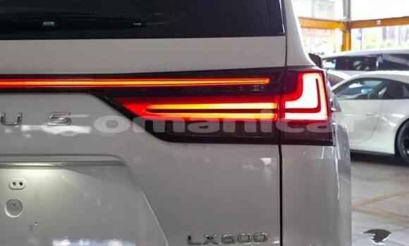 Buy Used Lexus LX White Car in Muscat in Masqat Buy Used Lexus LX White Car in Muscat in Masqat