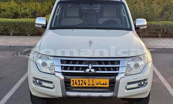 Buy Used Mitsubishi Pajero White Car in al–Masna'ah in al-Batinah Buy Used Mitsubishi Pajero White Car in al–Masna'ah in al-Batinah