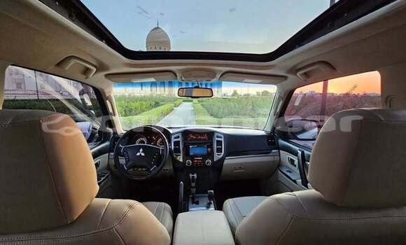 Buy Used Mitsubishi Pajero White Car in al–Masna'ah in al-Batinah Buy Used Mitsubishi Pajero White Car in al–Masna'ah in al-Batinah