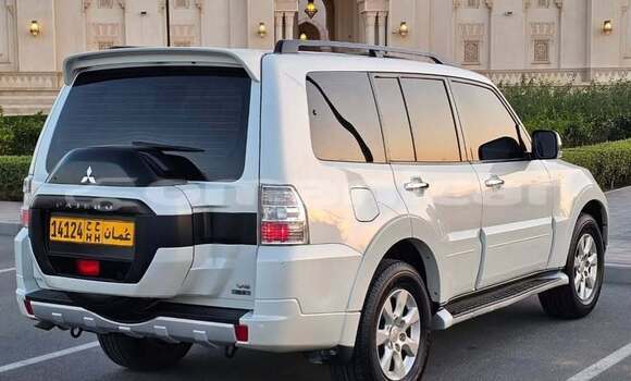 Buy Used Mitsubishi Pajero White Car in al–Masna'ah in al-Batinah Buy Used Mitsubishi Pajero White Car in al–Masna'ah in al-Batinah