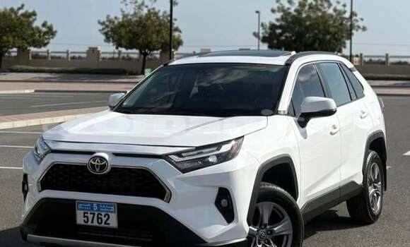 Buy Used Toyota RAV4 White Car in al–Khaburah in al-Batinah