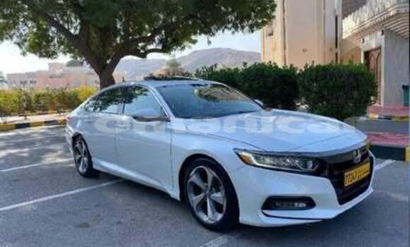 Buy Used Honda Accord White Car in as–Sib in Masqat
