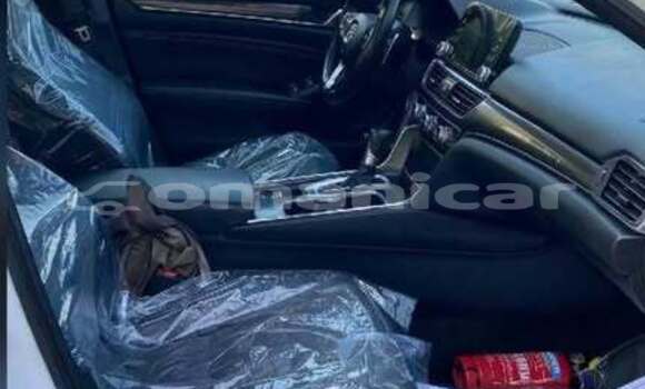 Buy Used Honda Accord White Car in as–Sib in Masqat Buy Used Honda Accord White Car in as–Sib in Masqat