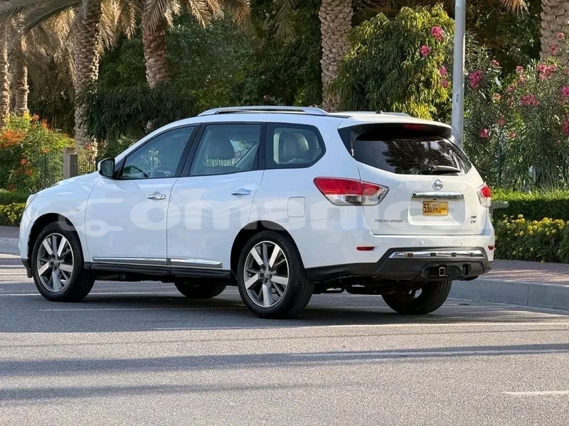 Big with watermark nissan pathfinder al batinah as suwayq 7819