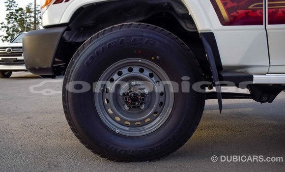 Buy Import Toyota Pickup White Car in Import - Dubai in Dhufar Buy Import Toyota Pickup White Car in Import - Dubai in Dhufar