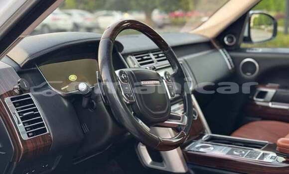 Buy Used Land Rover Range Rover Vogue White Car in ar–Rustaq in al-Batinah Buy Used Land Rover Range Rover Vogue White Car in ar–Rustaq in al-Batinah