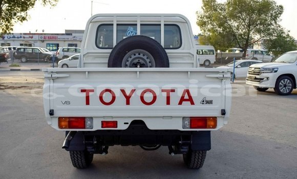 Buy Import Toyota Pickup White Car in Import - Dubai in Dhufar Buy Import Toyota Pickup White Car in Import - Dubai in Dhufar