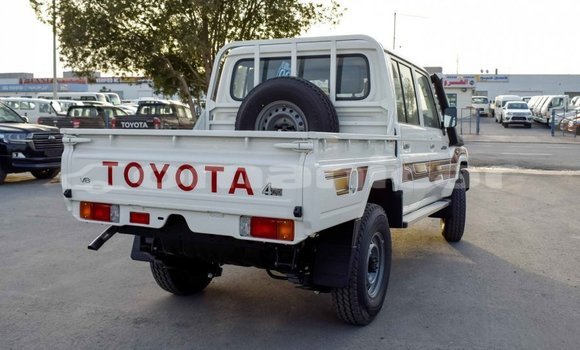 Buy Import Toyota Pickup White Car in Import - Dubai in Dhufar Buy Import Toyota Pickup White Car in Import - Dubai in Dhufar