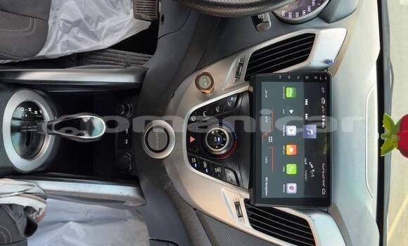 Buy Used Hyundai Veloster White Car in al–Khaburah in al-Batinah Buy Used Hyundai Veloster White Car in al–Khaburah in al-Batinah