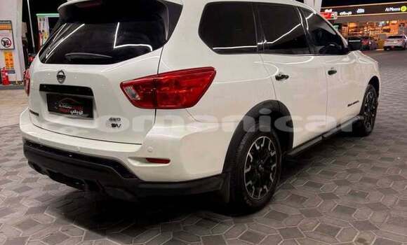 Buy Used Nissan Pathfinder White Car in al–Khaburah in al-Batinah Buy Used Nissan Pathfinder White Car in al–Khaburah in al-Batinah