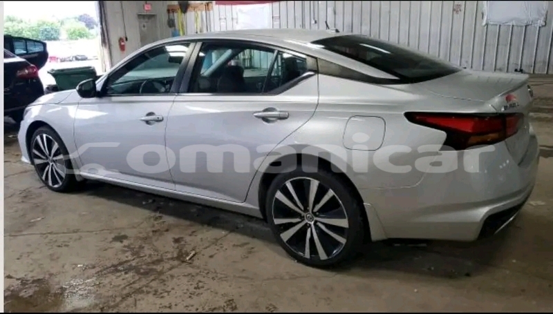 Big with watermark nissan altima masqat ruwi 7861