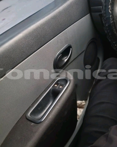 Big with watermark renault clio ad dakhiliyah bahla 7869