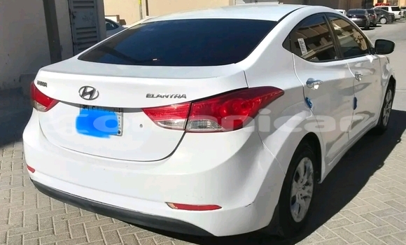 Buy Used Hyundai Elantra White Car in Azaiba in Masqat Buy Used Hyundai Elantra White Car in Azaiba in Masqat