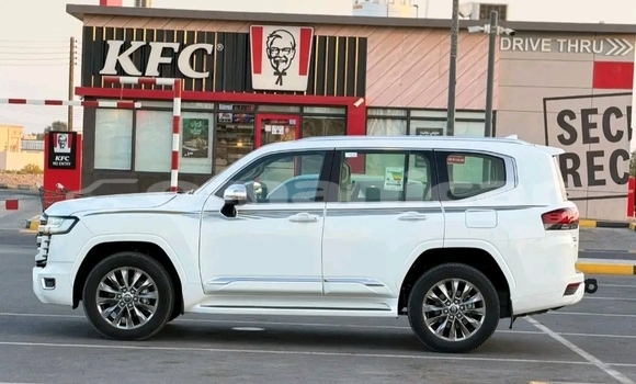 Buy Used Toyota Land Cruiser White Car in Bahla' in ad-Dakhiliyah