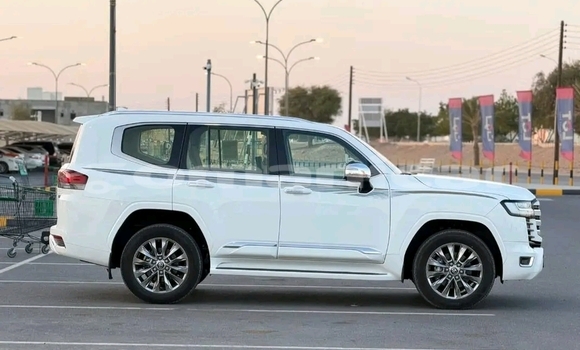 Buy Used Toyota Land Cruiser White Car in Bahla' in ad-Dakhiliyah Buy Used Toyota Land Cruiser White Car in Bahla' in ad-Dakhiliyah