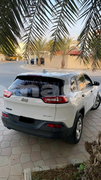 Big with watermark jeep cherokee masqat azaiba 7882