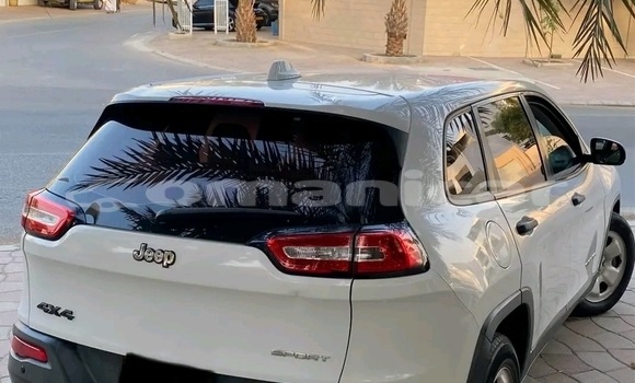 Buy Used Jeep Cherokee White Car in Azaiba in Masqat