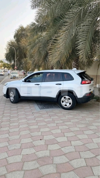 Big with watermark jeep cherokee masqat azaiba 7882