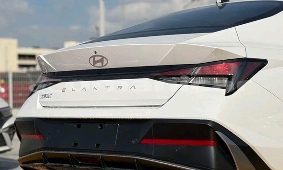 Buy Used Hyundai Elantra White Car in Khasab in Musandam