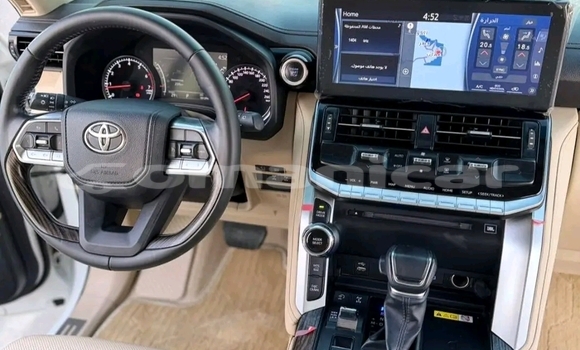 Buy Used Toyota Land Cruiser White Car in as–Sib in Masqat