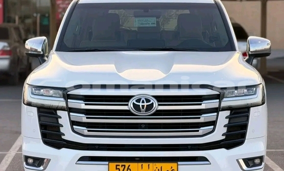 Buy Used Toyota Land Cruiser White Car in as–Sib in Masqat Buy Used Toyota Land Cruiser White Car in as–Sib in Masqat