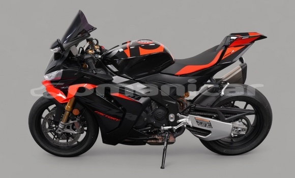 Buy Used Aprilia RSV Black Bike in Al khuwair in al-Batinah Buy Used Aprilia RSV Black Bike in Al khuwair in al-Batinah