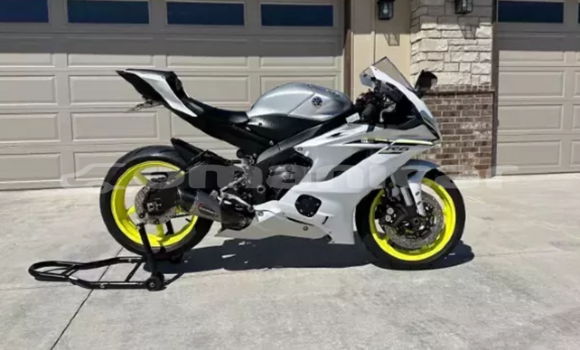 Buy Used Yamaha R5 White Bike in Al khuwair in al-Batinah
