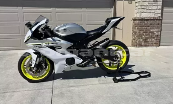 Buy Used Yamaha R5 White Bike in Al khuwair in al-Batinah Buy Used Yamaha R5 White Bike in Al khuwair in al-Batinah