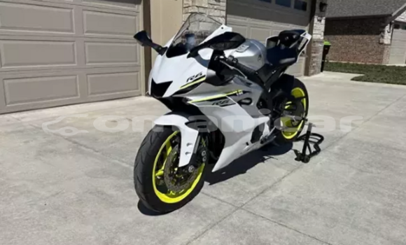 Buy Used Yamaha R5 White Bike in Al khuwair in al-Batinah Buy Used Yamaha R5 White Bike in Al khuwair in al-Batinah
